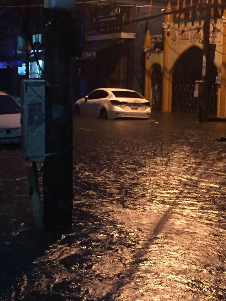 Đà Nẵng mưa cực to, ngập chưa từng có-5