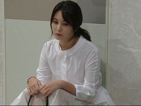 Mang tiếng được mẹ chồng cho hẳn nhà riêng nhưng lại bị phụ thuộc đủ thứ, nàng dâu đành quả quyết dùng cách này