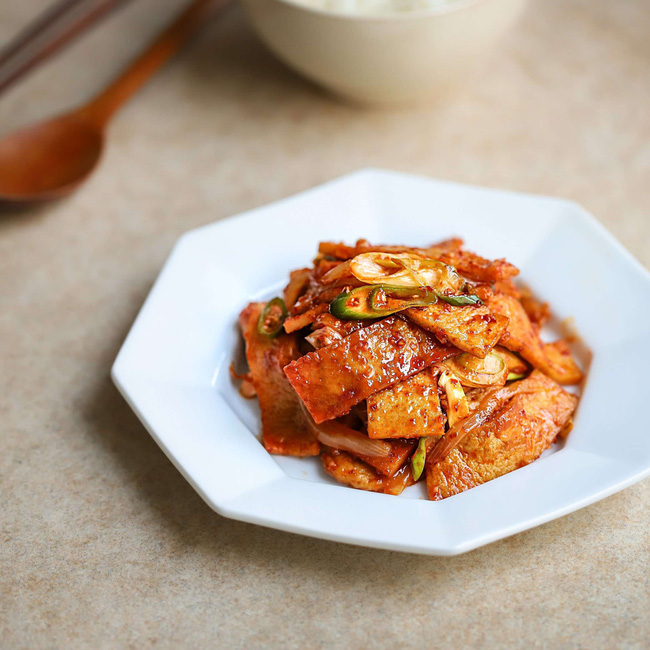Trời trở lạnh làm ngay chả cá Hàn Quốc xào cay quá hợp cho bữa tối-1