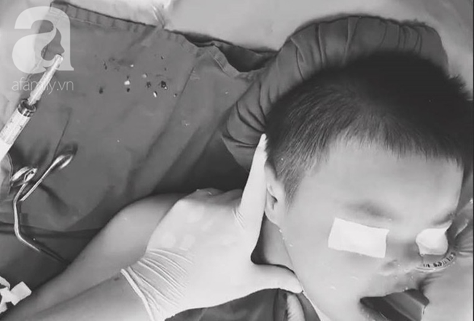 TP.HCM: Bé trai 9 tuổi bị bút chì do bạn đùa để dưới ghế đâm xuyên mông-3