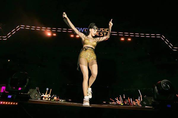 Mê diện mốt khoe nội y, muốn không phản cảm, hãy học Hồ Ngọc Hà điều này!-3