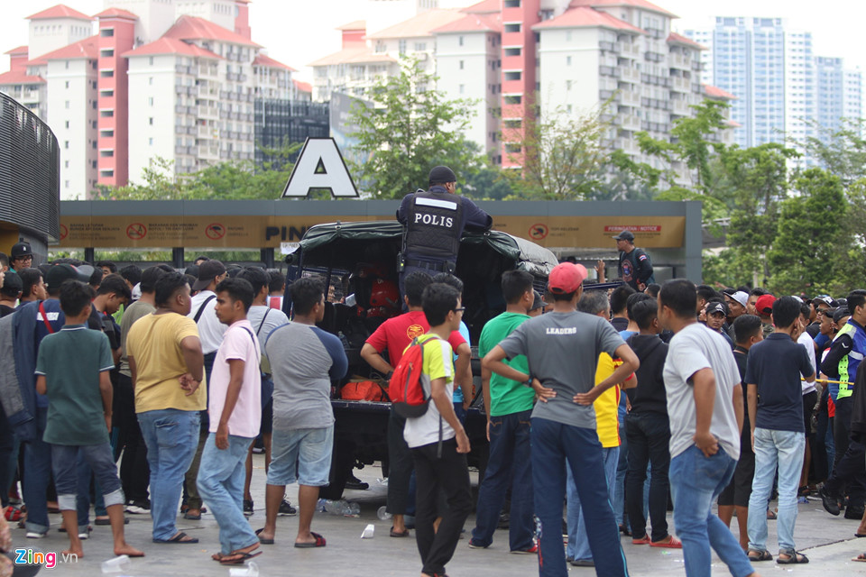CĐV Malaysia nổi giận vì hết vé xem chung kết AFF Cup với Việt Nam-3