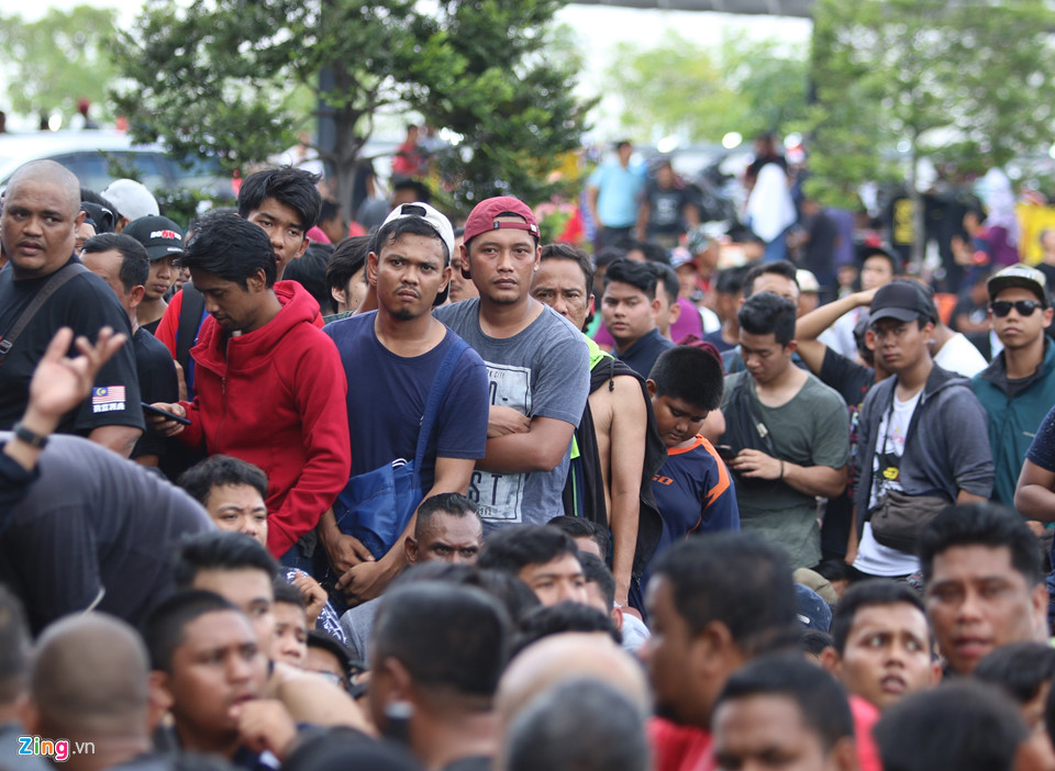 CĐV Malaysia nổi giận vì hết vé xem chung kết AFF Cup với Việt Nam-1