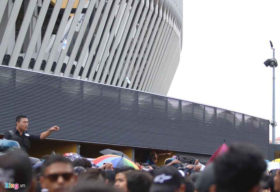 CĐV Malaysia nổi giận vì hết vé xem chung kết AFF Cup với Việt Nam-8