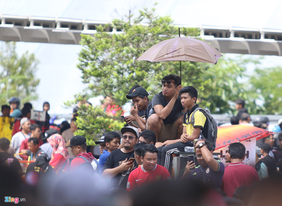 CĐV Malaysia nổi giận vì hết vé xem chung kết AFF Cup với Việt Nam-12