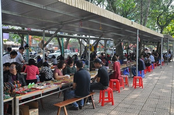 Duy nhất Việt Nam: Chợ tạm ven đường bán đá quý tiền tỷ-1