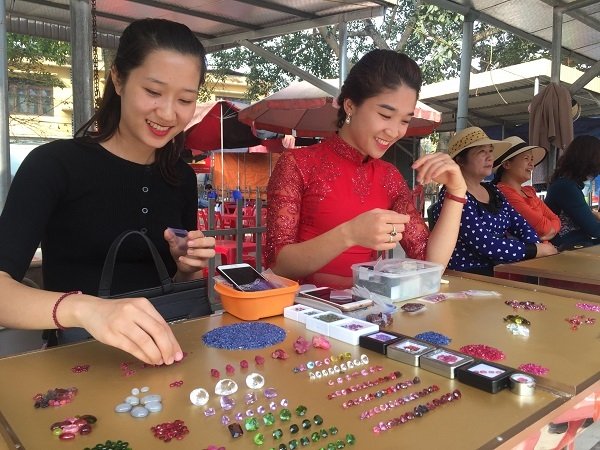 Duy nhất Việt Nam: Chợ tạm ven đường bán đá quý tiền tỷ-11