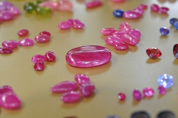 Duy nhất Việt Nam: Chợ tạm ven đường bán đá quý tiền tỷ-8