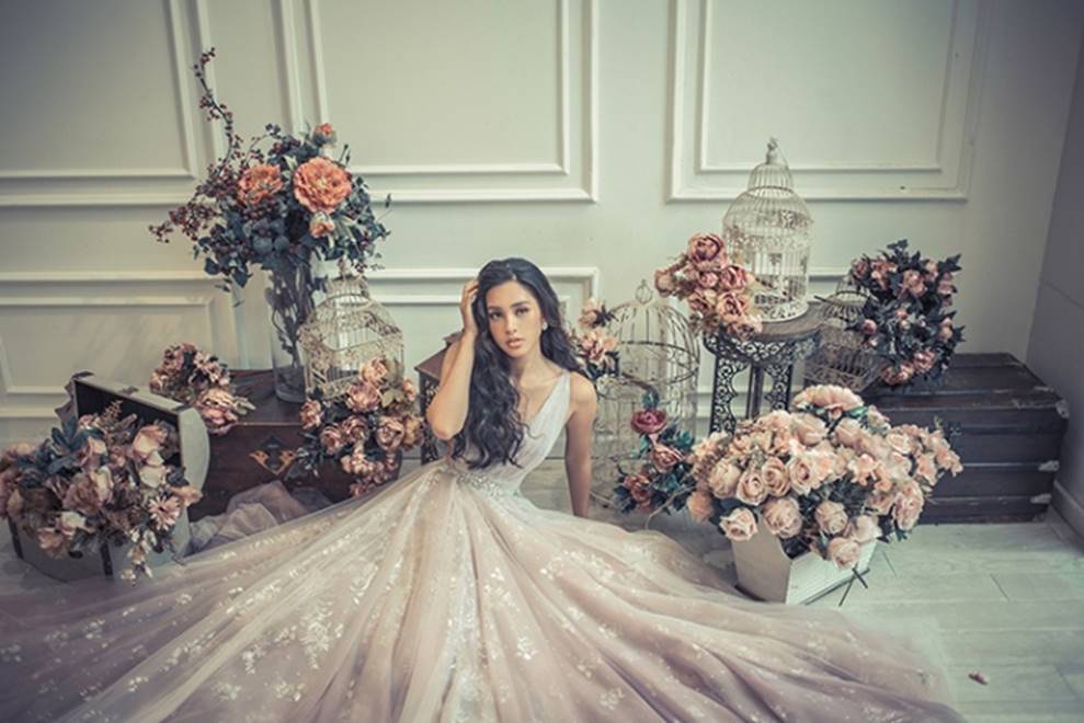 Hoa hậu Trần Tiểu Vy hóa công chúa xinh đẹp bức ra từ khu vườn cổ tích-11