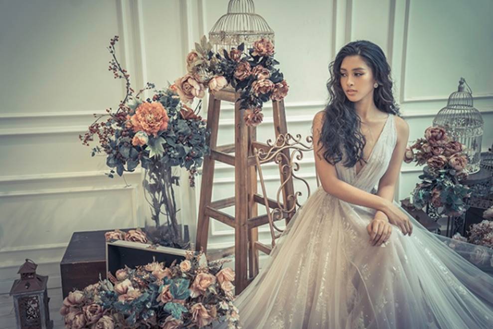 Hoa hậu Trần Tiểu Vy hóa công chúa xinh đẹp bức ra từ khu vườn cổ tích-12