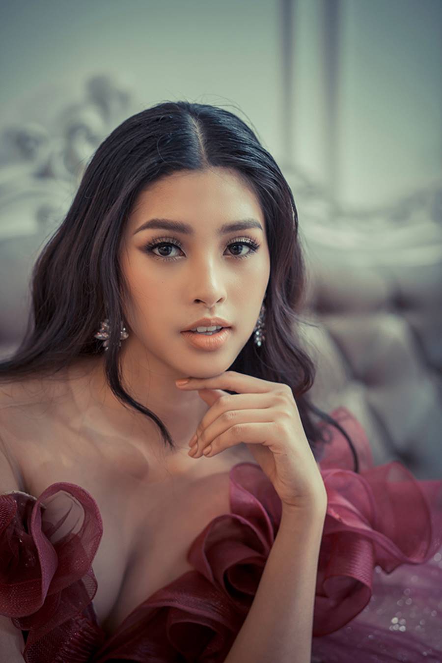 Hoa hậu Trần Tiểu Vy hóa công chúa xinh đẹp bức ra từ khu vườn cổ tích-4