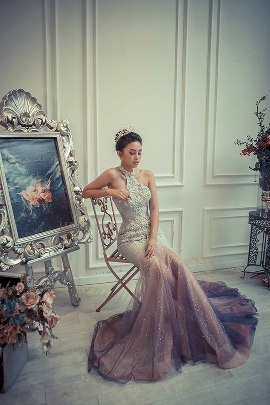 Hoa hậu Trần Tiểu Vy hóa công chúa xinh đẹp bức ra từ khu vườn cổ tích-8