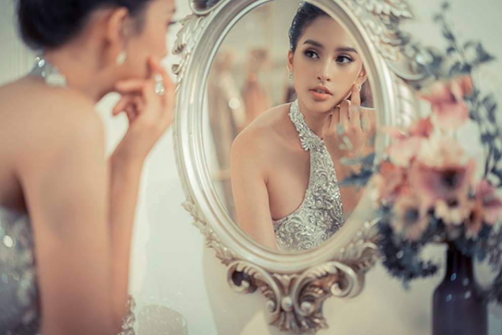 Hoa hậu Trần Tiểu Vy hóa công chúa xinh đẹp bức ra từ khu vườn cổ tích-9