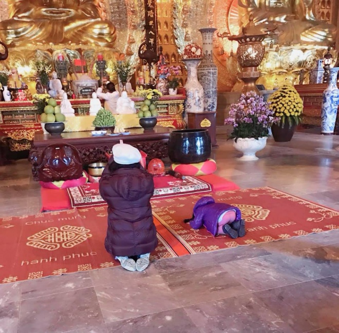 Xúc động với lời cầu xin trước cửa Phật của con gái Mai Phương dành cho mẹ-7