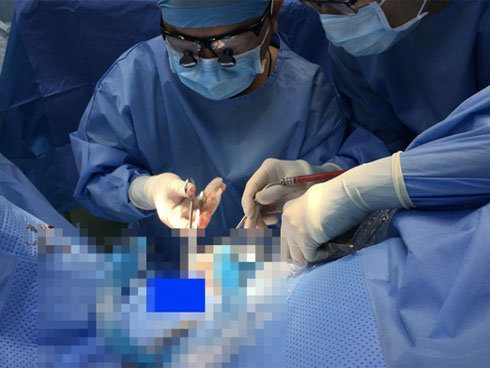 Sôi máu vì vợ đêm nào cũng cuồng nhiệt bên trai lạ, chồng sững sờ khi BS nói nguyên nhân-4