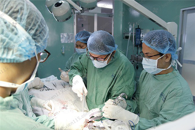 Dở khóc dở cười: Đang quan hệ thì sập giường, người chồng bị gãy của quý và lời khuyến cáo sắt đá của bác sĩ dành cho các cặp đôi-2