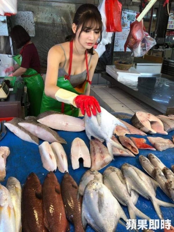 Bí mật về cô gái được gọi là nữ thần bán cá xinh như mộng đang gây sốt MXH Đài Loan-1