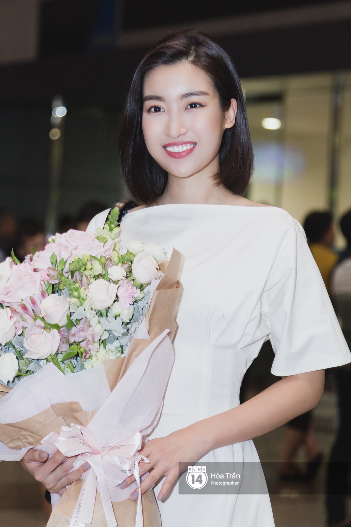 Đỗ Mỹ Linh, Phương Nga và người hâm mộ đón Tiểu Vy trở về từ Miss World-4