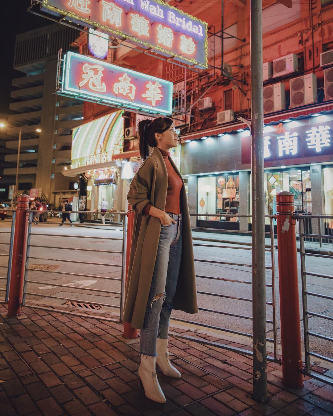 Áo len cổ lọ + áo khoác dạ: Combo xưa như trái đất” đang được các quý cô sành mốt ưu ái hết mực-5