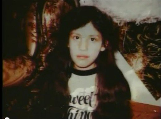 Vụ mất tích kỳ lạ nhất thế giới: Bé gái 9 tuổi biến mất sau cánh cửa, manh mối duy nhất là mẹ đẻ cũng đột ngột chết bí ẩn-1