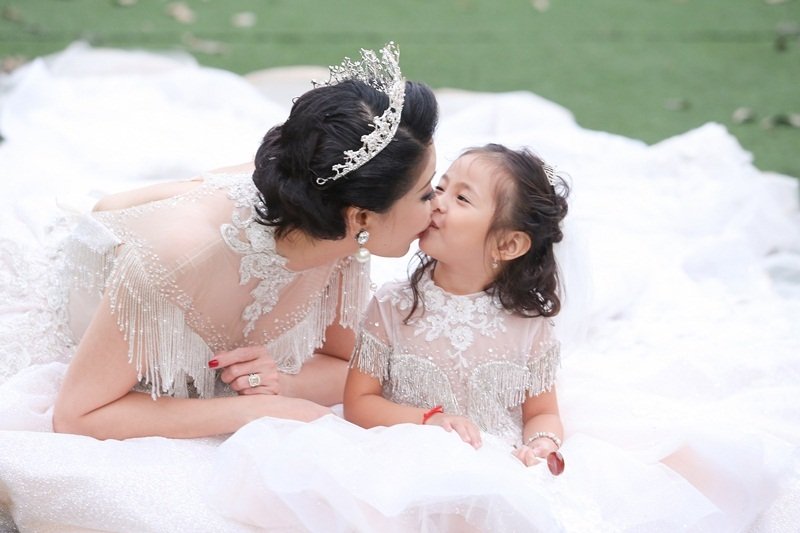 Hà Kiều Anh khoe ba con đẹp như thiên thần-4