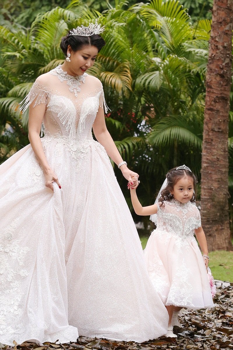 Hà Kiều Anh khoe ba con đẹp như thiên thần-2