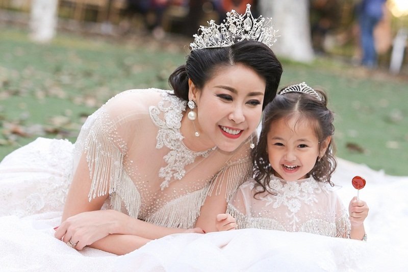 Hà Kiều Anh khoe ba con đẹp như thiên thần-7