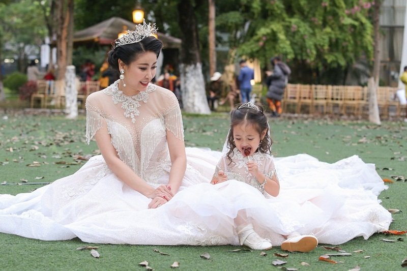 Hà Kiều Anh khoe ba con đẹp như thiên thần-5