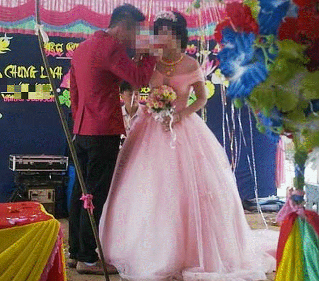 Những pha bi hài chồng nói dối, lượn đi tổ chức đám cưới rình rang với vợ lẽ mà vợ cả không hay biết-9