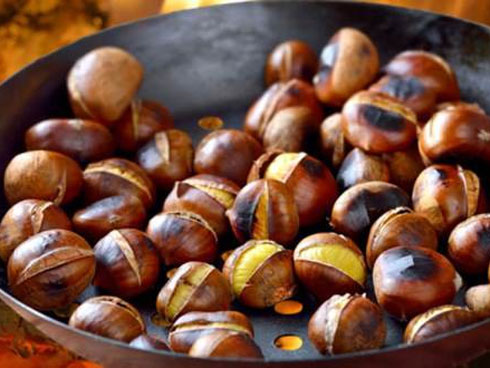 Mùa hè đi Quy Nhơn, hãy ghé ngay quán ốc siêu đông, gọi món không cần nhìn giá này: Ốc biển sang chảnh 20k/dĩa, hàu 5k/con-15