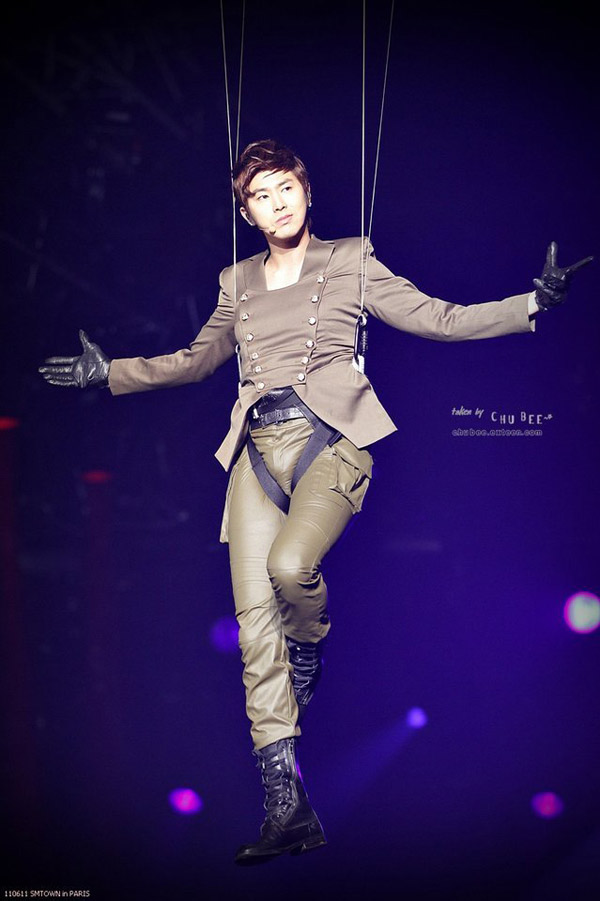 Thán phục tài mặc quần bó chịt đến ná thở của dàn mỹ nam Việt-10