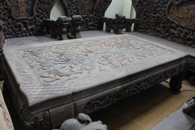 Bộ bàn ghế gỗ trắc nặng 8 tạ, đại gia trả 3,2 tỷ chủ nhân vẫn chưa bán-9