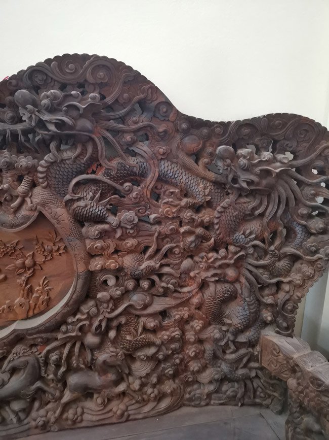 Bộ bàn ghế gỗ trắc nặng 8 tạ, đại gia trả 3,2 tỷ chủ nhân vẫn chưa bán-5