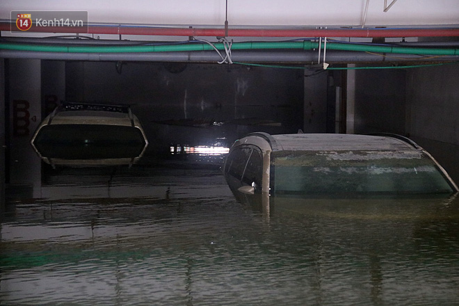 Máy bơm chạy hết công suất giải cứu BMW, Mercedes, Range Rover cùng nhiều ô tô, xe máy ngập nước trong hầm chung cư ở Đà Nẵng-8