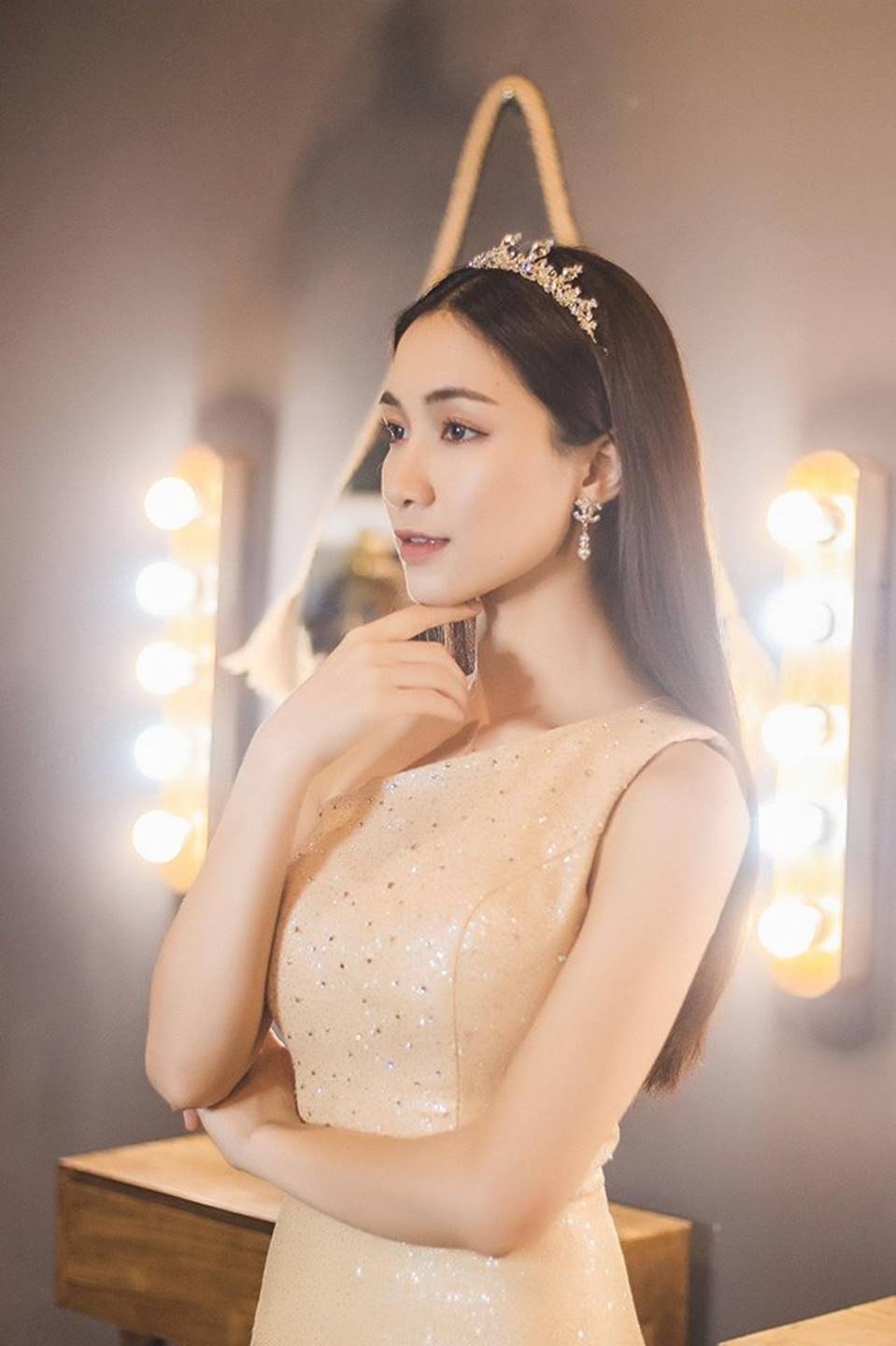 Hòa Minzy lại thả thính fans với bộ ảnh đẹp kiêu sa cùng nụ cười tít mắt-10