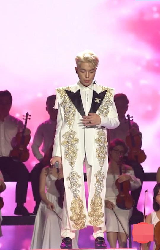 Cứ hở thì đẹp mà kín đáo một tí Kỳ Duyên lại lọt TOP SAO MẶC XẤU-4