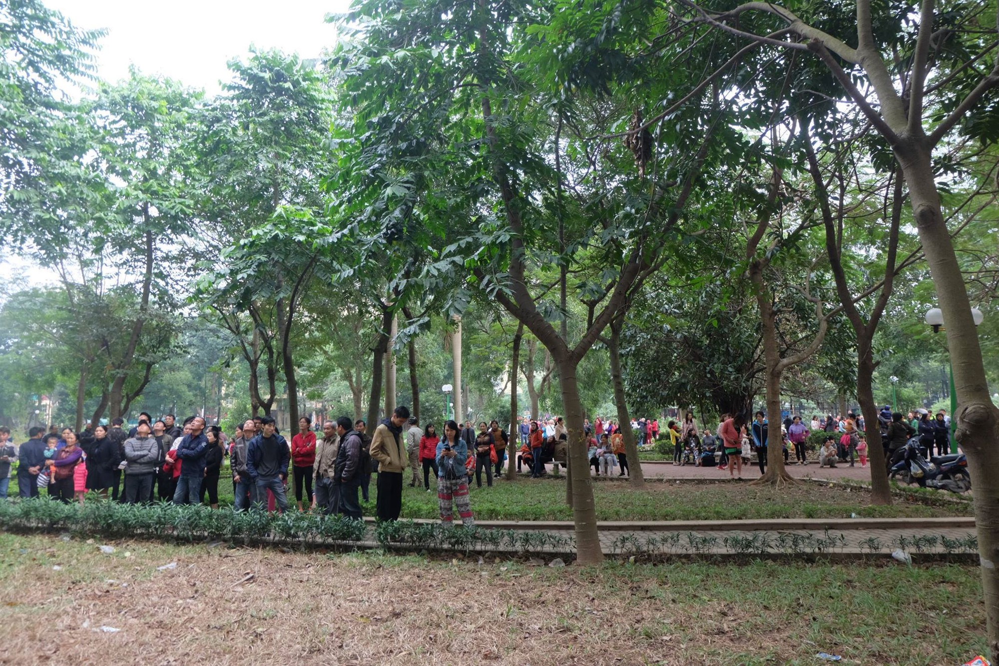 Cháy dữ dội ở tầng 31 CC Linh Đàm, hàng nghìn cư dân hoảng hốt tháo chạy bằng cầu thang bộ-4