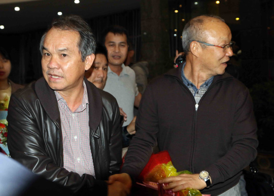 Bầu Đức trả 19,2 tỉ đồng tiền lương cho HLV Park Hang-seo-2