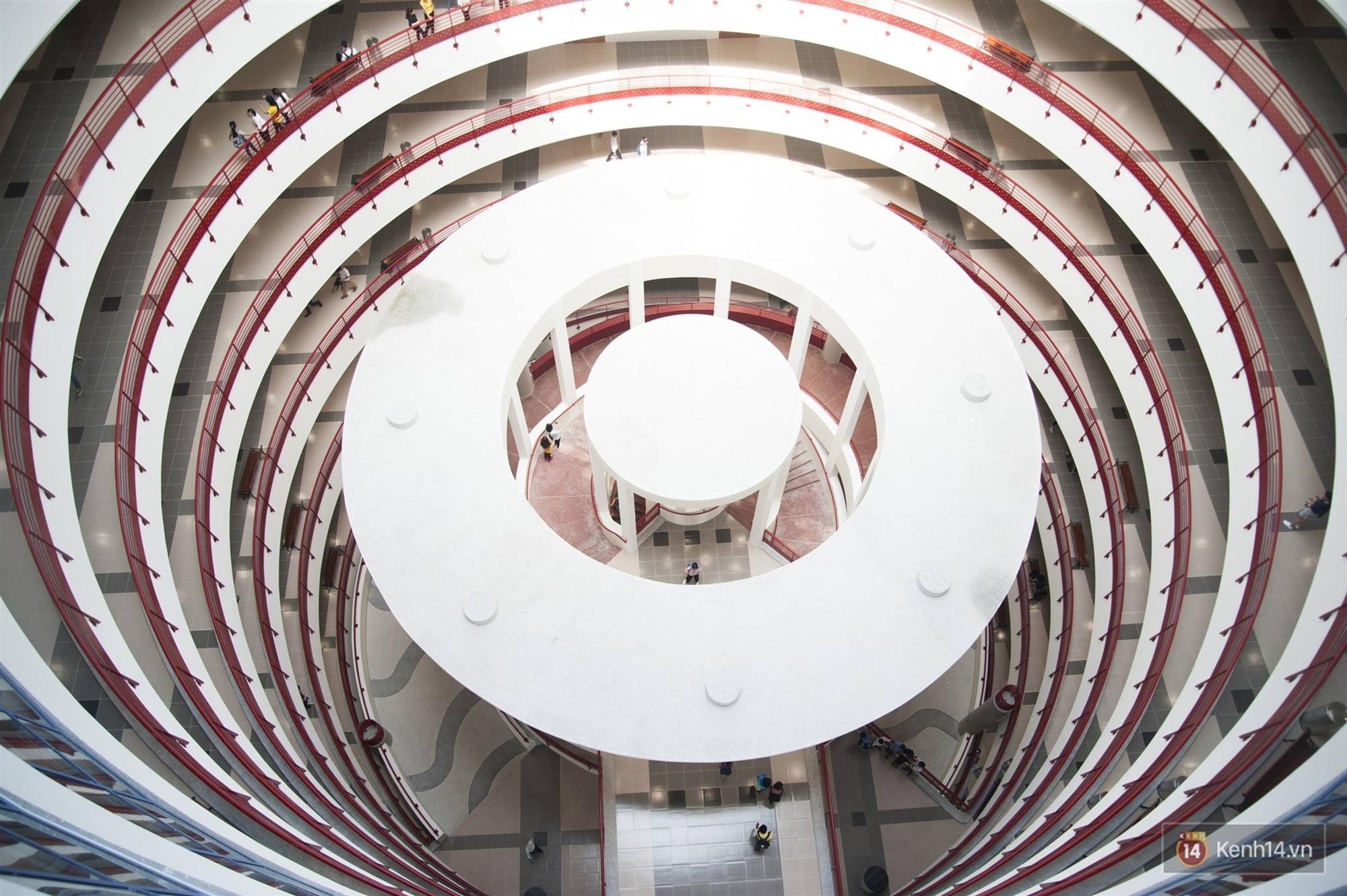 Xịn như Kinh tế Quốc dân: Dựng không gian checkin Noel sang như khách sạn bên trong toà nhà thế kỷ 96.000 m2 với 17 thang máy!-4