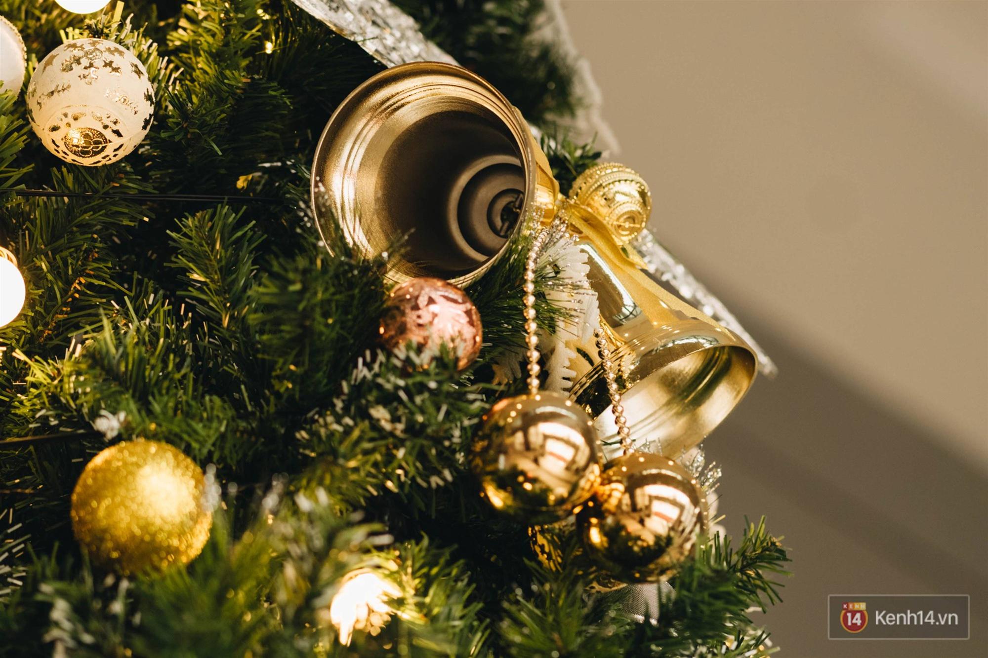 Xịn như Kinh tế Quốc dân: Dựng không gian checkin Noel sang như khách sạn bên trong toà nhà thế kỷ 96.000 m2 với 17 thang máy!-11