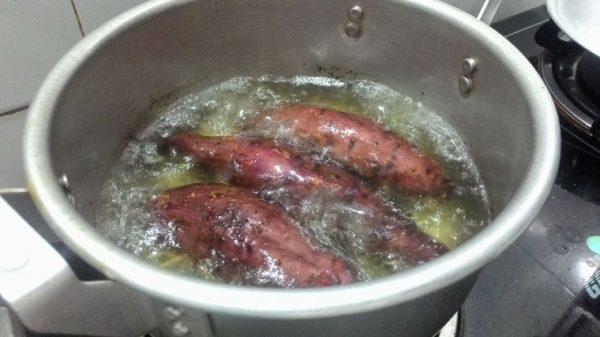 Luộc khoai lang cứ cho thêm thứ này, đảm bảo 100% bở tung, tan ngay khi cho vào miệng-2