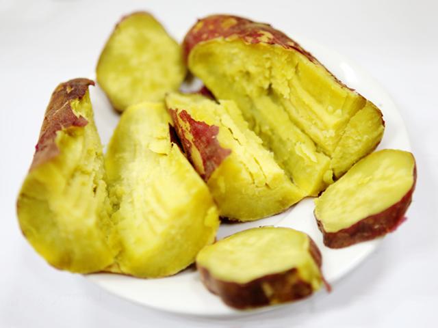 Luộc khoai lang cứ cho thêm thứ này, đảm bảo 100% bở tung, tan ngay khi cho vào miệng-3