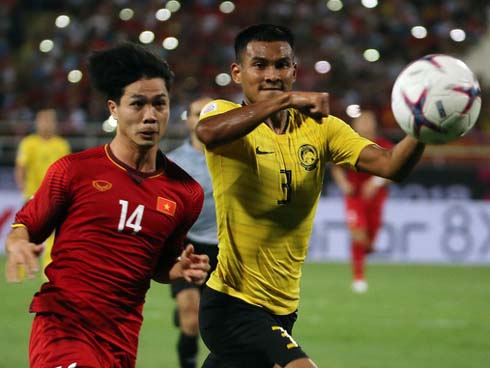 Người hâm mộ lên đường sang Malaysia cổ vũ đội tuyển Việt Nam-1