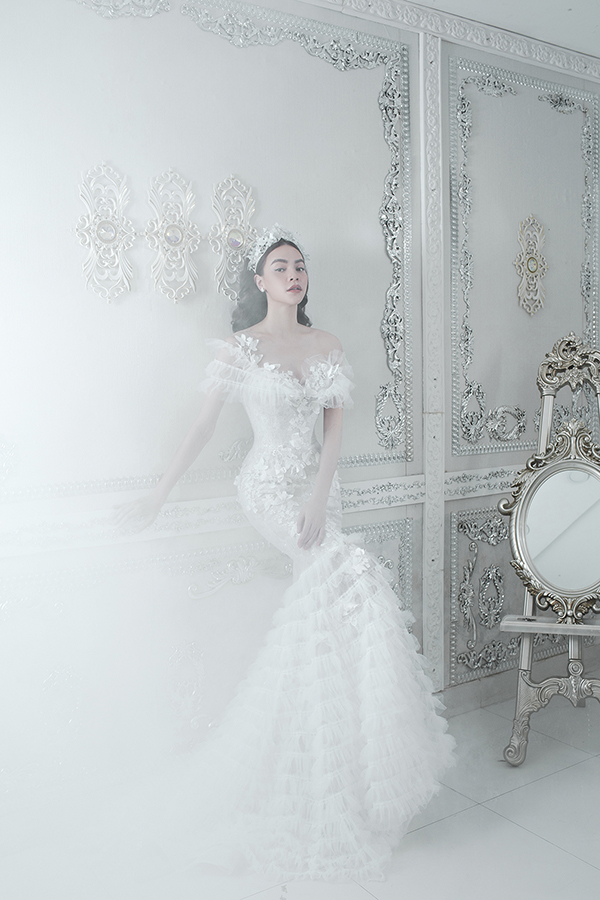 Đội vương miện, Hồ Ngọc Hà khoe vẻ đẹp sang chảnh như nữ thần-1