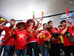 Người dân chung cư ở Hà Nội đồng loạt treo cờ cổ vũ đội tuyển Việt Nam trước trận chung kết lượt đi gặp Malaysia-10