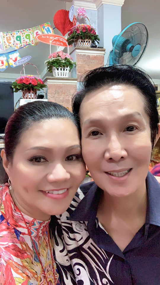 Nghệ sĩ Ngọc Huyền đến chúc mừng sinh nhật NSƯT Vũ Linh sau tin đồn xích mích-3