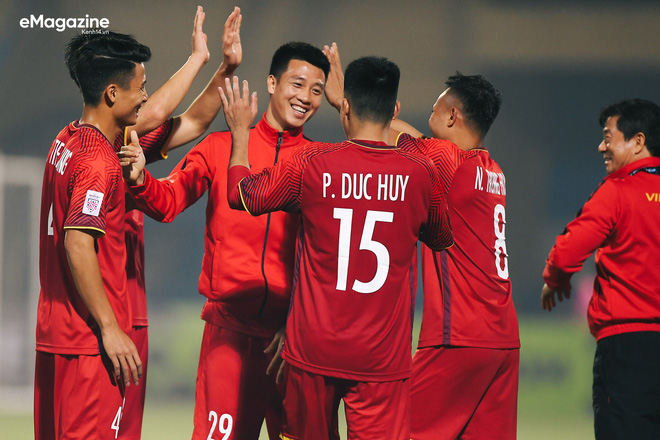 Chúng ta nhỏ bé, nhưng sẽ thật mạnh, nếu biết cùng nhau ... ngẩng đầu lên-25