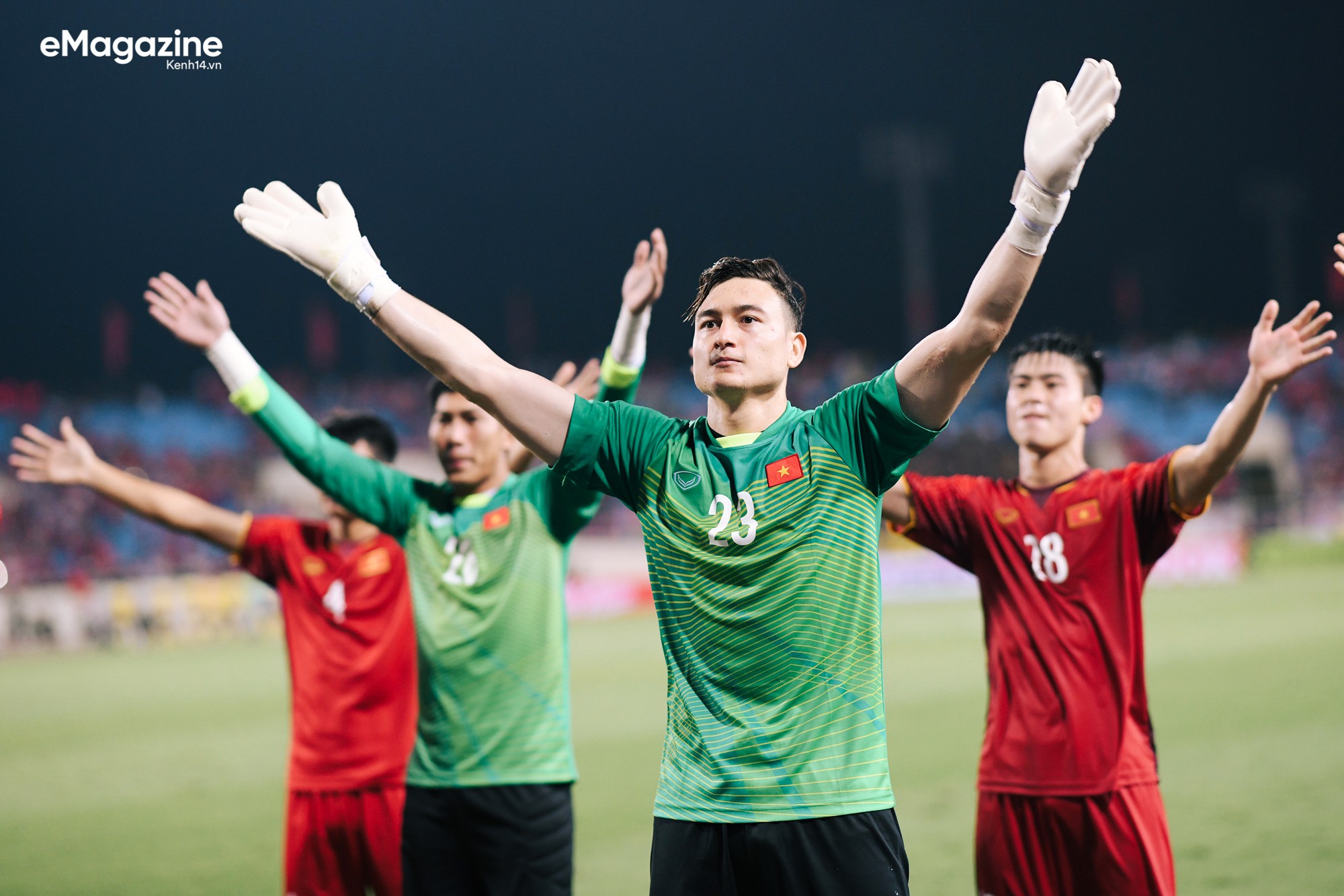 Chúng ta nhỏ bé, nhưng sẽ thật mạnh, nếu biết cùng nhau ... ngẩng đầu lên-15