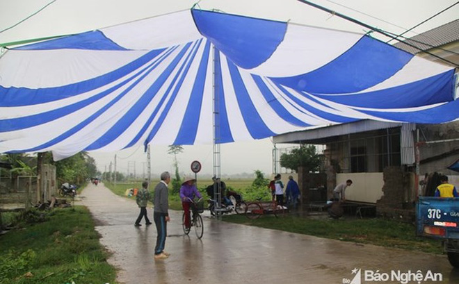 Không khí đón trận chung kết lượt đi tại nhà cầu thủ Phan Văn Đức-1