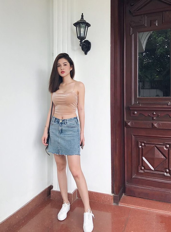 Dân mạng xôn xao vì hình ảnh cô gái xinh đẹp theo chân đội tuyển Việt Nam trong suốt mùa giải AFF Cup 2018-6